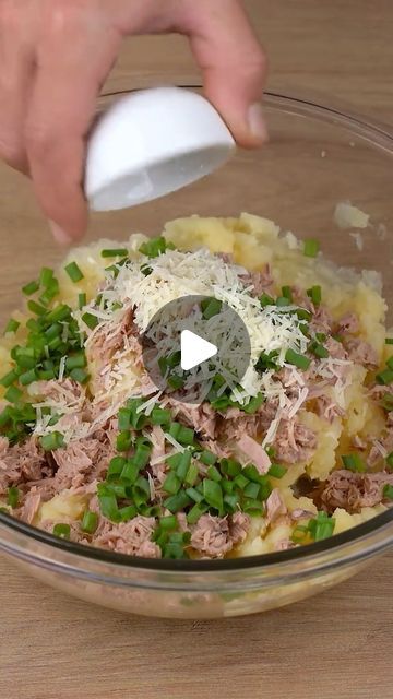 Potatoes And Tuna Recipe, Tuna Fish Recipes, Cook Potatoes, Canned Potatoes, Potato Dinner, Canned Tuna, Tuna Fish, Tuna Recipes, How To Cook Potatoes