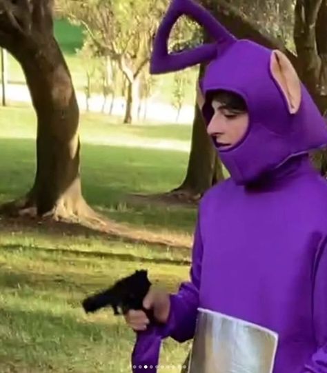 teletubbies with a gun Purple anime pfp #zicxa-photos #zicxa #images #background #wallpaper #freepik #shutterstock #VN #videos #zicxa-videos Cursed Teletubbies Images, Teletubbies Pfp, Scary Teletubbies, Cursed Teletubbies, Tellie Tubbies, Naruto World Map, Purple Teletubby, Purple Anime Pfp, Teletubbies Funny