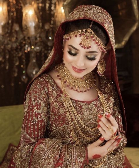 Ramsha Khan Bridal Look, Bridal Dulhan Pic, Barat Ideas, Aesthetic Dps, Bridal Makup, Bridal Pakistani, Haldi Photoshoot, Pakistani Makeup, Pakistani Bridal Hairstyles