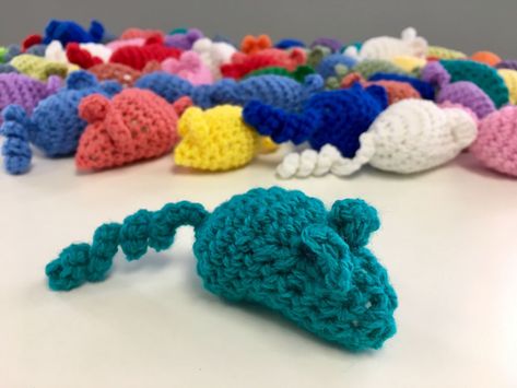 Crochet Mouse Free Pattern, Cat Toy Crochet, Crochet Mice, Kitty Toys, Crochet Cat Toys, Crochet Collection, Crochet Mouse, Simple Toys, Toys Crochet