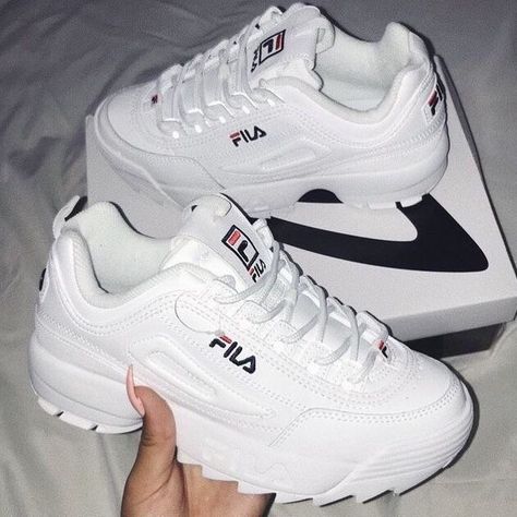 Skor Sneakers Nike, Mode Adidas, Women Shoes Sneakers, Skor Sneakers, Nike Sneakers Women, Shoes Sneakers Nike, Fresh Shoes, Hype Shoes, Girly Shoes