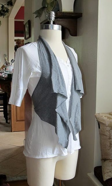 DIY - no-sew t-shirt vest...gotta try this one... No Sew Vest, Sew Vest, Fabric Upcycling, Shirt Reconstruction, Sewing Upcycle, Diy Vest, Sewing Tshirt, Clothing Projects, Clothing Crafts