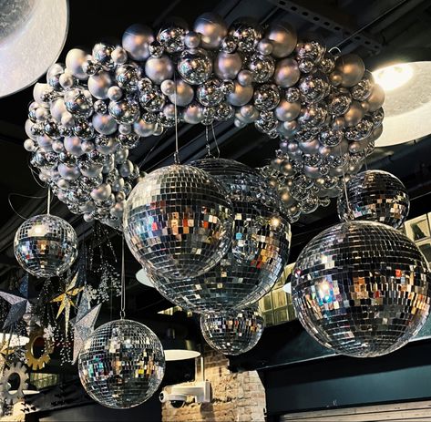 Balloon Disco Ball, Chrome Party Decorations, Chrome Party Theme, Disco Glam Party Decorations, Disco Theme Birthday Party, Disco Glam Party, Disco Theme Parties Decorations, Disco Ball Decorations, Disco Ball Party