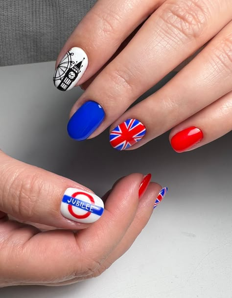 Nails For London Trip, London Marathon Nails, London Nail Art, British Nails Designs, London Nails Designs, England Nails, British Nails, Marathon Nails, Union Jack Nails