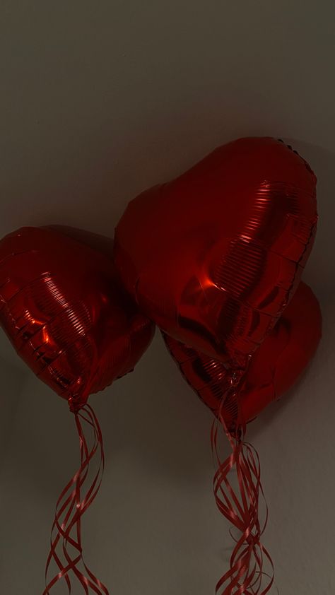 Ballon Aesthetic Wallpaper, Heart Ballon Aesthetic, Exes Aesthetics, Red Valentines Aesthetic, Red Birthday Aesthetic, Ballon Aesthetic, Red Party Aesthetic, Red Moodboard Aesthetic, Ballon Heart