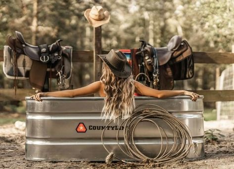 Horse Trough Photoshoot, Trough Photoshoot, Water Trough Photoshoot, Country Life Photography, Photoshoot Cowgirl, Cowboy Photoshoot, Western Shoot, Tank Pictures, Shoots Ideas