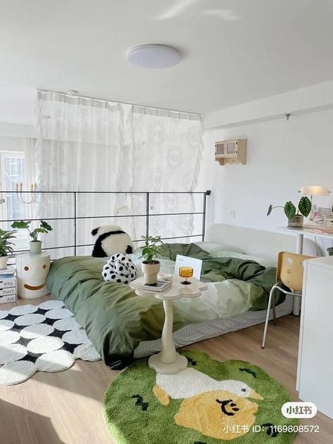 Kawaii Green Bedroom, Matcha Bedroom, Light Green Rooms, Green And White Bedroom, Small Room Interior, Small Bedroom Inspiration, Painting Tricks, Chill Room, Small Room Decor