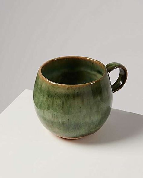 Green Cups, Pretty Mugs, Green Mugs, Pottery Crafts, Ceramics Pottery Art, Ceramics Ideas Pottery, Oliver Bonas, Green Ceramics, Ceramic Coffee Cups