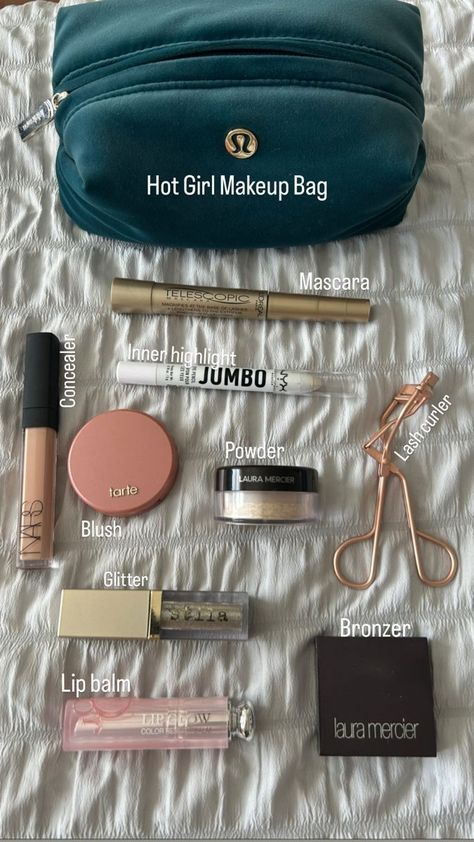 Whats In My Makeup Bag For School, Whats In My Makeup Bag Minimalist, Make Up Essentials 2023, What To Pack In Your Makeup Bag, Whats In My Makeup Bag Aesthetic, What To Put In Makeup Bag, Makeup Bag School, School Makeup Bag Essentials, Makeup Bag Essentials List