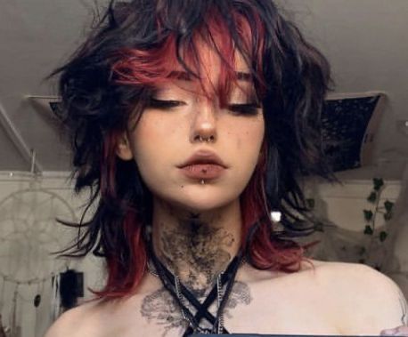 Yandere Chan, Egirl Makeup, Short Grunge Hair, Dyed Hair Inspiration, Hair Inspiration Short, Alternative Hair, Short Hair Haircuts, Hair Inspiration Color, Pretty Hair