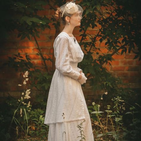 Edwardian tea dress 🦢 Edwardian Tea Dress, Edwardian Dresses, Diana Barry, Walking Skirt, Retro Fashion Outfits, Edwardian House, Edwardian Dress, Gibson Girl, Retro Aesthetic