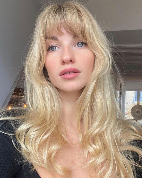 Wolf Cut With Curtain Bangs, French Haircut, French Girl Hair, Blonde Hair With Bangs, Wolf Cut, French Hair, Long Hair With Bangs, Chic Hairstyles, Long Blonde