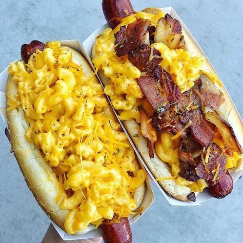 Mac 'n Cheese Dog at Buldogis Gourmet Hot Dogs Hot Dog Recipes, Fair Food Recipes, Food Goals, Dog Recipes, Food Obsession, Pretty Food, Food Cravings, I Love Food, Amazing Food