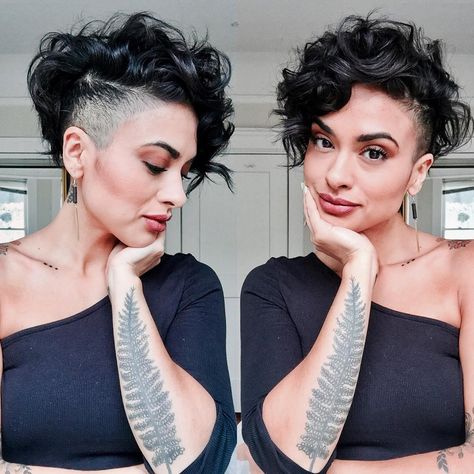 1,764 Likes, 66 Comments - Rachel Renae Paz (@beautybyrachelrenaepaz) on Instagram: “I love a good silhouette . Thanks for cleaning me up @maxmacfarlane . ✂️✨ #freshFADE…” Curly Undercut, Haircuts For Curly Hair, Penteado Cabelo Curto, Short Pixie Haircuts, Marmaris, Undercut Hairstyles, Short Hair Styles Pixie, Curly Hair Cuts, Short Curly Hair