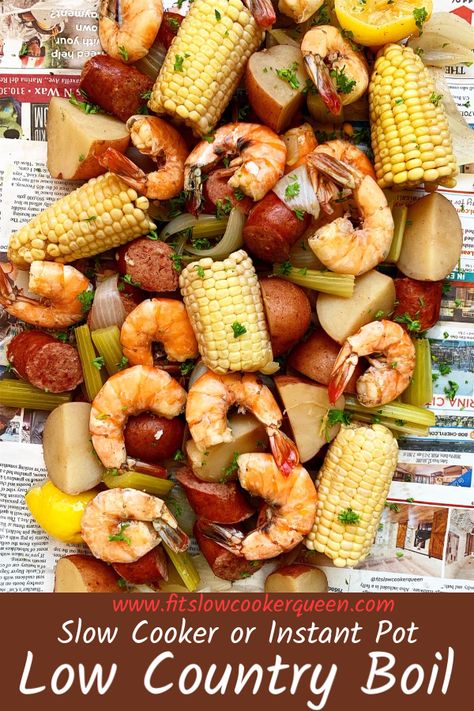 Slow Cooker Low Country Boil + VIDEO - Fit Slow Cooker Queen Soda Cracker Candy, Crockpot Seafood, Corn And Sausage, Low Country Boil Recipe, Shrimp Potatoes, Recipe With Shrimp, Small Slow Cooker, Fish Dinners, Southern Recipe