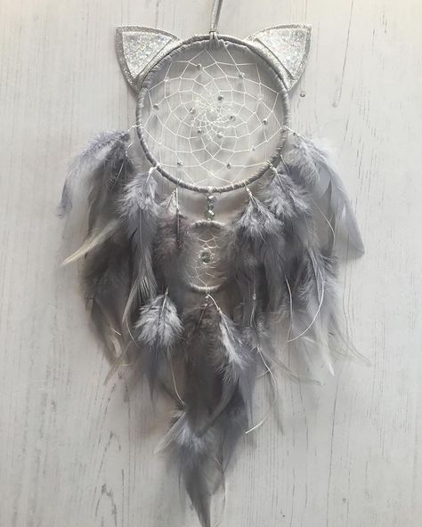 Dreamcatcher Feathers, Feather Wreath, Dried Flower Wreaths, Dream Catcher Diy, Woven Wall Hanging, Dream Catchers, More To Come, Dream Art, Suncatchers