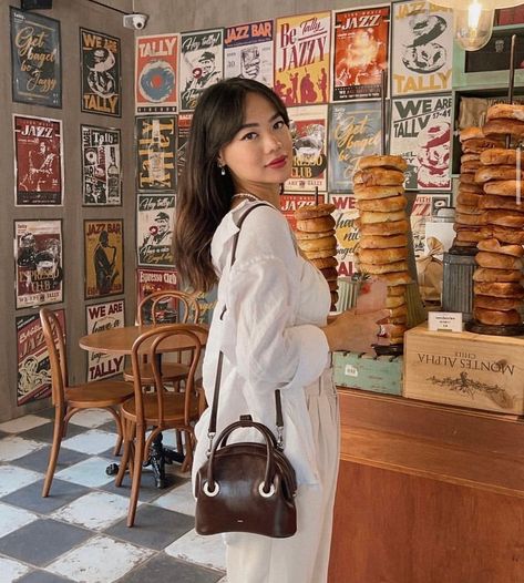 Mini Sling Bag Outfit, Sling Bag Outfit Korean, Holding Purse Pose, Sling Bag Aesthetic, Sling Bag Outfit, Mini Sling Bag, Cute Crossbody Bags, Old Outfits, Outfit Korean