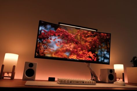 A Guide to an Autumn Setup - Minimal Desk Setups Minimal Desk Setup, Studio In Casa, Phillips Hue, White Bedrooms, Minimal Desk, Ikea Lamp, Desk Setups, Home Studio Setup, Desktop Setup