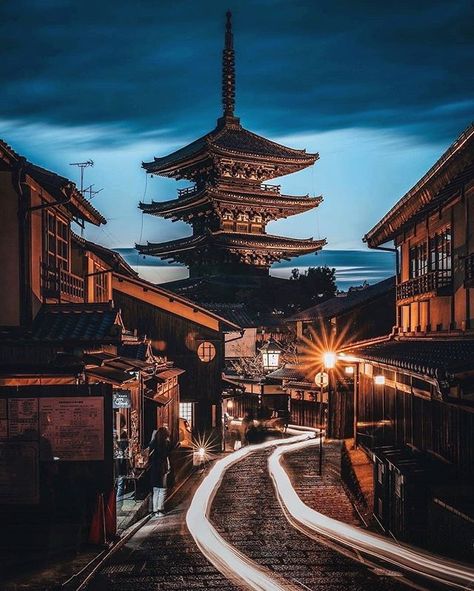 Reposting @illusionheaven: One word for this Amazing photo @slowthemoon ..comment below  #illusionheaven #illusions #art #artproject #artsy #artiseverywhere Kyoto Aesthetic, Background Studies, Japan Places, Kyoto Temple, Environment References, City Aesthetics, Japan Travel Destinations, Beautiful Places In Japan, Aesthetic Street