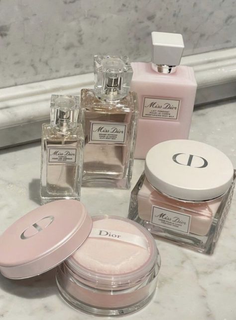 Koleksi Makeup, Dior Aesthetic, Dior Girl, Dior Makeup, Fancy Makeup, Pretty Skin Care, Elegant Makeup, Perfume Lover, Pretty Skin