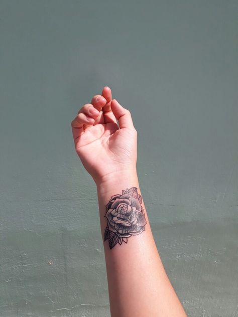 Had my wrist tattoo covered up with a rose tattoo A Rose Tattoo, Rose Tat, Wrist Tattoo Cover Up, Tattoo Neck, Flower Wrist Tattoos, Cute Hand Tattoos, Tattoo Wrist, Black Rose Tattoos, Tattoo Rose