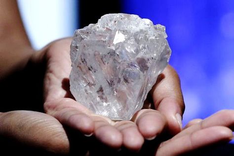 World's Second Largest Rough Diamond Too Big to Sell Diamond Mines, Diamond Ring Princess Cut, Big Diamond, Princess Cut Rings, Diamond Anniversary Rings, Minerals And Gemstones, Rough Diamond, Princess Cut Diamonds, Diamond Stone