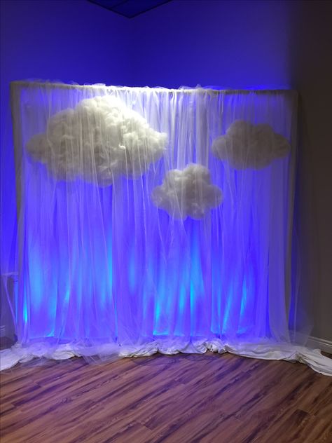 Baby shower clouds backdrop Cloud Theme Party, Cloud Baby Shower Theme, Angel Baby Shower, Cloud Party, Cloud Theme, Prom Themes, Cloud Decoration, Ball Ideas, Diy Clouds