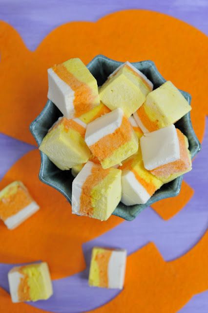 Candy Corn Marshmallows!! Two FAV candy in one!! Candy Corn Marshmallows, Homemade Halloween Marshmallows, Marsmelow Candy, Halloween Candy Making, Homemade Candy Corn, Cookies Royal Icing Recipe, Homemade Halloween Candy, Halloween Marshmallows, Halloween Cookies Royal Icing