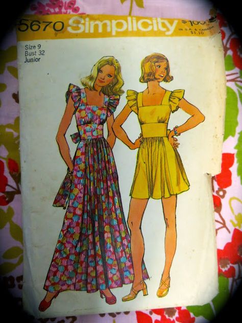 vintage pattern 70s Sewing Patterns, Simplicity Patterns Dresses, Trendy Sewing Patterns, Patron Vintage, Trendy Sewing, Vintage Dress Patterns, Motif Vintage, Couture Vintage, Vestidos Vintage