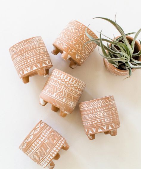 Aztec Plant Pot, Ceramic Flower Pots Ideas, Macetas Ceramica Ideas, Pottery Plant Pots, Handmade Pots, Sister Golden, Boho Farmhouse Decor, Pottery Plant Pot, Painted Ceramic Plates