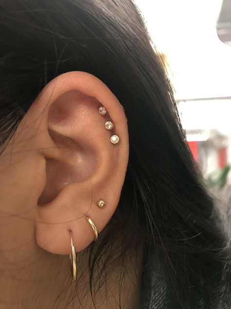 All gold everything. Three cartilage studs. Three lobe piercings. All are from Mejuri. I have sensitive ears but am also really lazy so I never take them out. These earrings have been great! Ear Piercing Diagram, 2 Ear Piercings, Triple Ear Piercing, Second Piercings, Three Ear Piercings, Ear Piercings Industrial, Vintage Tattoos, Unique Ear Piercings, Ear Piercings Chart