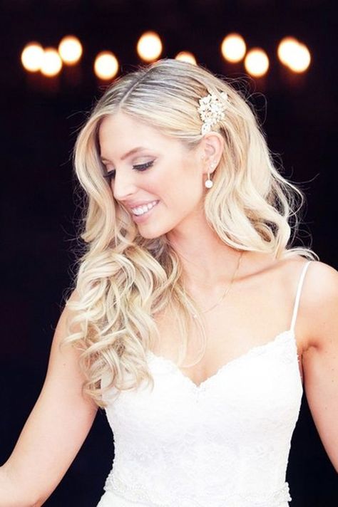 Perfect Wedding Hairstyles For Medium Hair ❤ See more: http://www.weddingforward.com/wedding-hairstyles-for-medium-hair/ #weddings Simple Wedding Hair, Summer Wedding Hairstyles, Bridal Hair Down, Wedding Hair Side, Wedding Hairstyles Bride, Simple Wedding Hairstyles, Elegant Wedding Hair, Wedding Hair Down, Wedding Headband