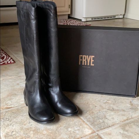 Beautiful Soft Leather Fry Boots Pull On Style Low Heel. These Are Brand New Comes With Original Box. Black Frye Campus Boots, Black Boots No Heel, Frye Boots Outfit, Fry Boots, Black Frye Boots, Frye Campus Boots, Black Tall Boots, Leather Black Boots, Tall Black Boots