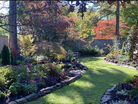 Fall in Renee’s Garden - FineGardening Gardening Photos, Fine Gardening Magazine, Side Yard Landscaping, Southern Garden, Yard Landscape, Fine Gardening, Garden Help, Fall Garden, Side Yard