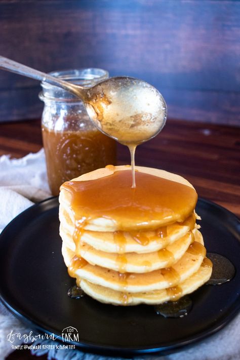 There’s nothing better than a stack of buttery and fluffy pancakes, but this homemade butter maple syrup takes it to a whole new level of taste! Butter Syrup Recipe, Maple Butter Recipe, Pancake Syrup Recipe, Pumpkin Butter Recipe, Homemade Maple Syrup, Butter Syrup, Butter Pancakes, Maple Syrup Recipes, Maple Butter