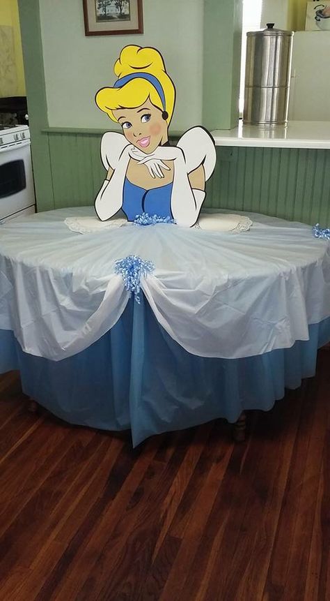 Cinderella Birthday Party Decorations Backdrops, Disney Princess Birthday Ideas, Cinderella Birthday Ideas, Cinderella Centerpiece Ideas, Cinderella Theme Party, Table Cloth Diy, Cinderella Decorations, Princess Birthday Dress, Dress Table