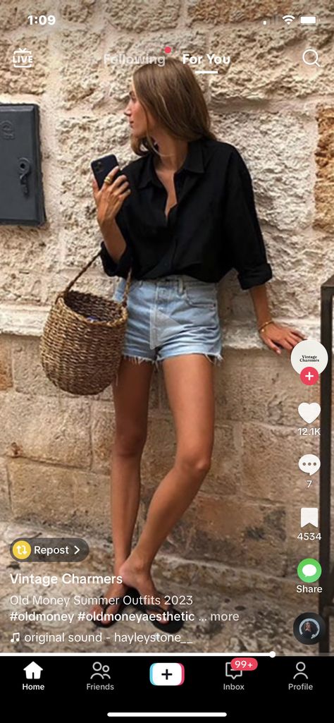 Shorts Old Money Outfit, Old Money Denim, Shorts Old Money, Old Money Summer, Summer Jean Shorts, Shorts Aesthetic, Old Money Outfit, Money Outfit, Old Money Aesthetic