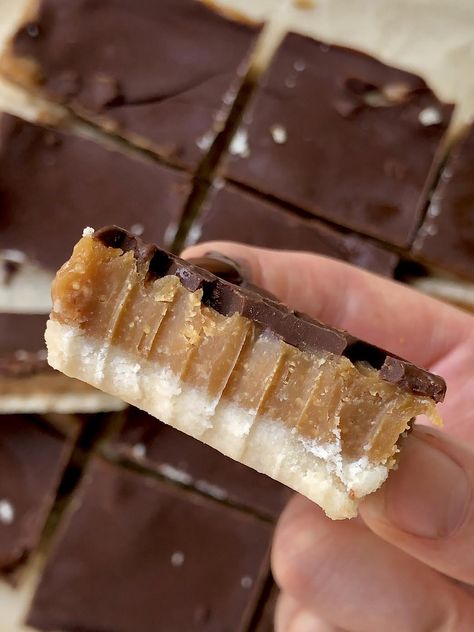 Raw Treats, Twix Bars, Dairy Free Baking, Healthy Period, Twix Bar, Aip Desserts, Keto Bars, Dessert Vegan, Coconut Flour Recipes