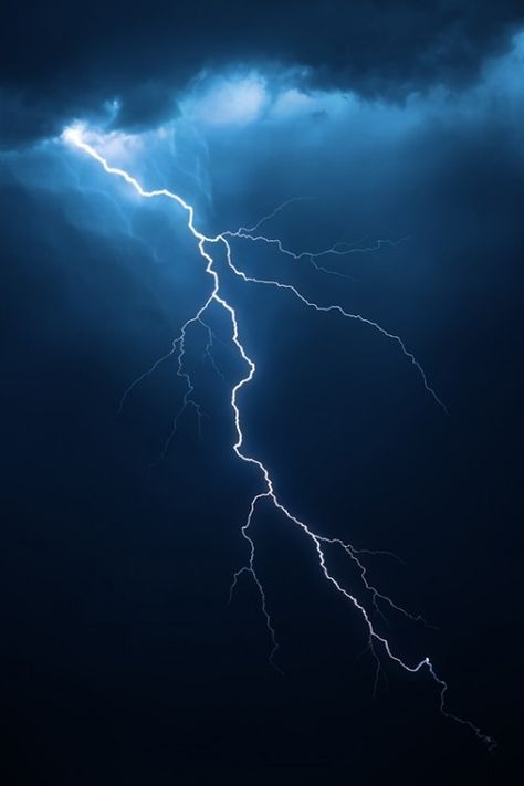 ceraunophile (n) a person who loves lightning and thunder ☮ ❤ ॐ Lightning Photos, Lightning Photography, Image Bleu, Blue Aesthetic Dark, Amoled Wallpapers, Matka Natura, Light Blue Aesthetic, Blue Aesthetic Pastel, Thunder And Lightning