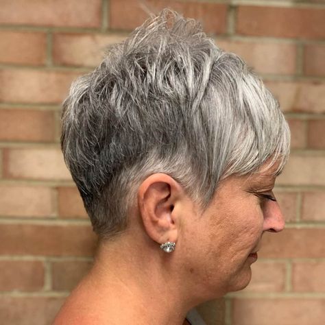 27 Chic Short Hairstyles for Women Over 50 with Fine Hair Dark Blonde Bobs, Super Short Pixie Cuts, Very Short Pixie Cuts, Short Textured Hair, Short Hairstyles Over 50, Best Short Hairstyles, Chic Short Hair, Blonde Bob Hairstyles, Instagram Hairstyles