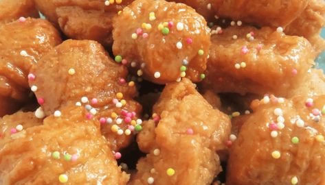 STRUFFOLI: THE RECIPE FOR THE FAMOUS NEAPOLITAN CHRISTMAS HONEY BALLS - Cooking Italians Turdilli Recipe, Struffoli Recipe, Italian Holiday Cookies, Fried Gnocchi, Italian Baking, Traditional Baking, Lemon Drop Cookies, Italian Cookie, Italian Christmas Cookies