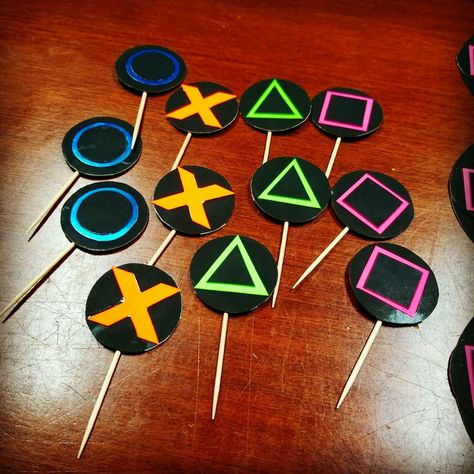 Gamer Cupcake toppers Play Station Birthday Party Decorations, Diy Gamer Birthday Decor, Movie Party Snacks, Xbox Cake, 30th Birthday Men, Video Games Birthday Party, Video Game Party, Video Games Birthday, Birthday Party Centerpieces