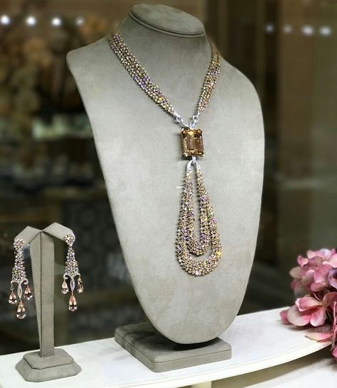 Morganite & Champagne Diamonds. Impressive jewels in every showcase, at Imperiale. #GeneracionesDeExcelencia #finejewelry Jewelry Store Design, High Fashion Jewelry, Jewelry Design Drawing, Diamond Jewelry Designs, Authentic Jewelry, Classy Jewelry, Gold Diamond Jewelry, Gold Jewelry Fashion, Fine Jewellery