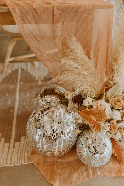 Fall Formal Event Decor, Western Boho Bridal Shower Ideas, Unique Wedding Alter, Bones Wedding, Fairground Wedding, Boho Disco Wedding, Auction Decor, Rice Photo, Alter Ideas