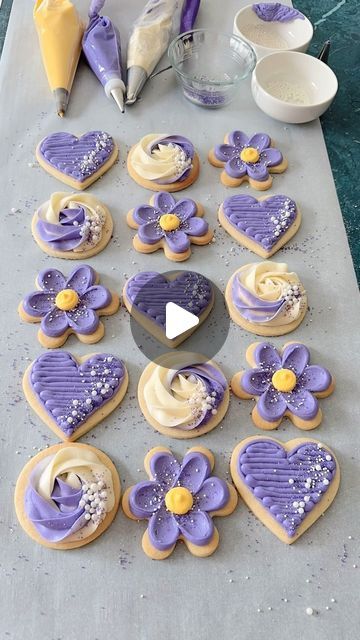 Goodies- Sweets&Treats on Instagram: "Buttercream flowers and hearts 💜🌼 Which one are you grabbing? daisy technique: @mustlovefrosting @the.pink.sprinkle" Daisy Flower Cookies, Decorated Cookies Flowers, Flower Cookies Buttercream, Flower Buttercream Cookies, Decorated Cookies With Buttercream, Buttercream Cookie Decorating, Decorate Cookies With Buttercream, Flower Sugar Cookies Decorated, Buttercream Cookies Decorated