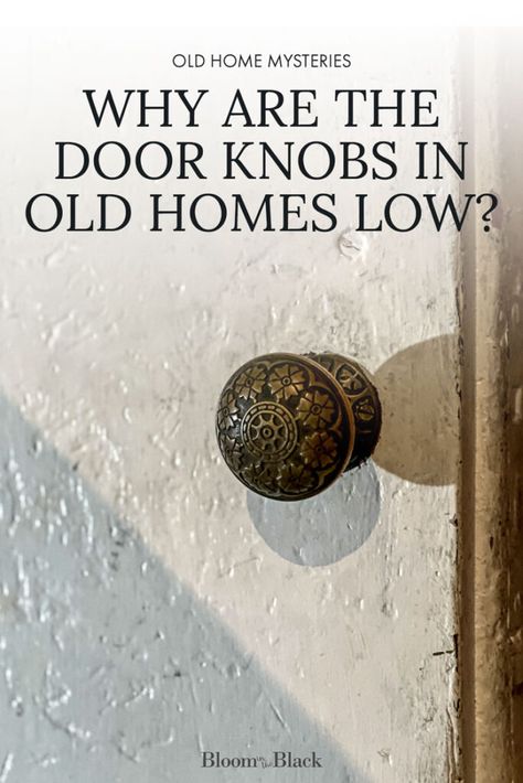 Older Houses, Vintage Door Knobs, Simple Furniture, Old Door, Vintage Door, Home Library, Furniture Projects, Door Knobs, Old House