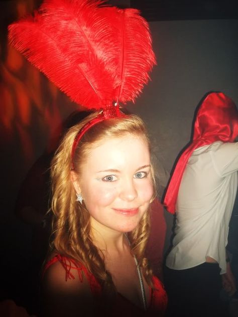 How to make a 'showgirl' costume?? Have now made it - with photos!! · Craft · Dressmaking · Cut Out + Keep Vegas Showgirl Costume, Vegas Party Ideas, Showgirl Headpiece, Las Vegas Showgirl, Showgirl Headdress, Seussical Costumes, Las Vegas Theme, Vegas Theme Party, Las Vegas Outfit