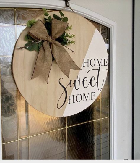 Round Signs, Circle Crafts, Door Hangers Diy, Door Crafts, Wooden Signs Diy, Door Signs Diy, Summer Door Hanger, Wooden Welcome Signs, Wooden Door Signs