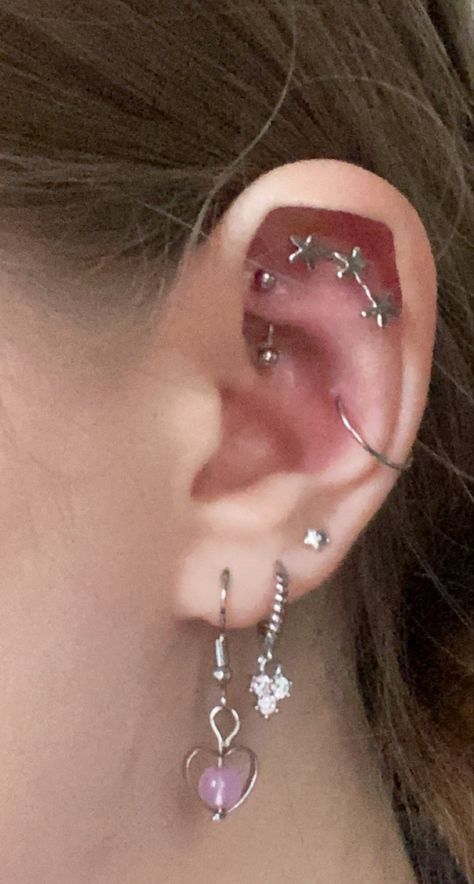 Pierced Ears Aesthetic Grunge, Ear Piercing Ideas Grunge, Grunge Earrings Piercings, Ear Piercing Set Up, Goth Ear Piercings, Piercing Inspo Ear, Piercing Tour, Ear Piercings Silver, Piercing Styling