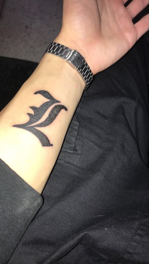 Deathnote Tattoo Ideas, Deathnote Tattoo, Tattoo Name Fonts, Tattoo Art Design, Image Drawing, Grunge Tattoo, L Tattoo, Forarm Tattoos, Note Tattoo